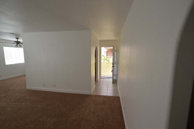 Building Photo - A Spacious and Stylish 2 Bed / 2 Ba Condo Gated Community