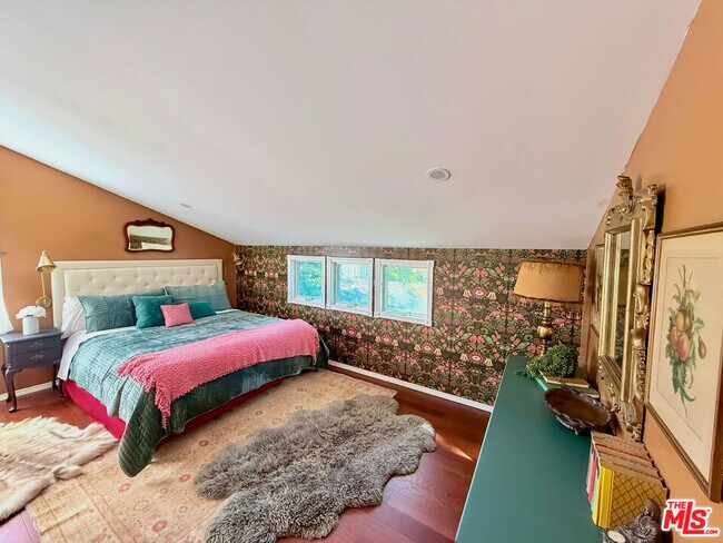 Building Photo - 370 Main St