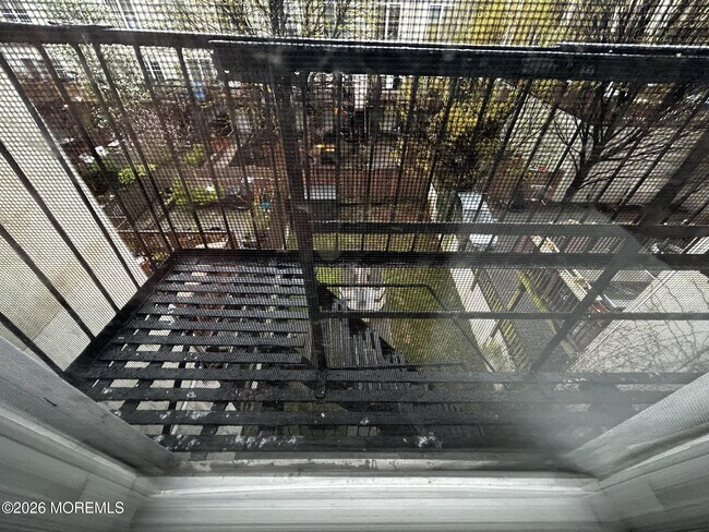 Building Photo - 63 Madison St