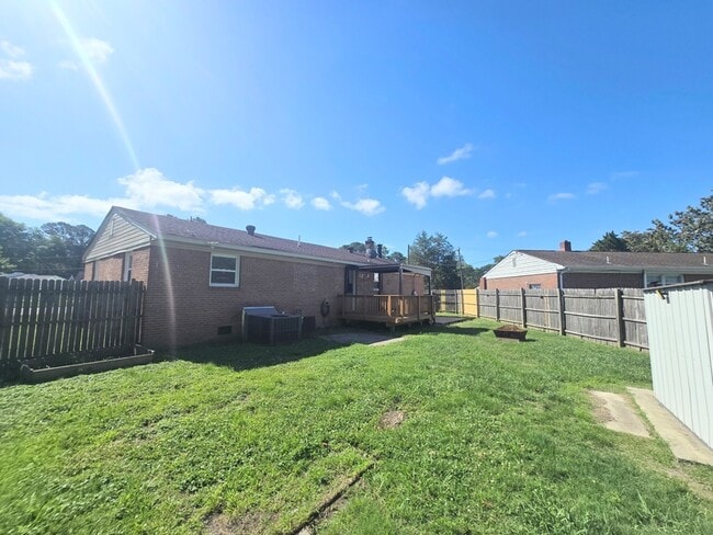 Building Photo - 1221 Wingfield Ave