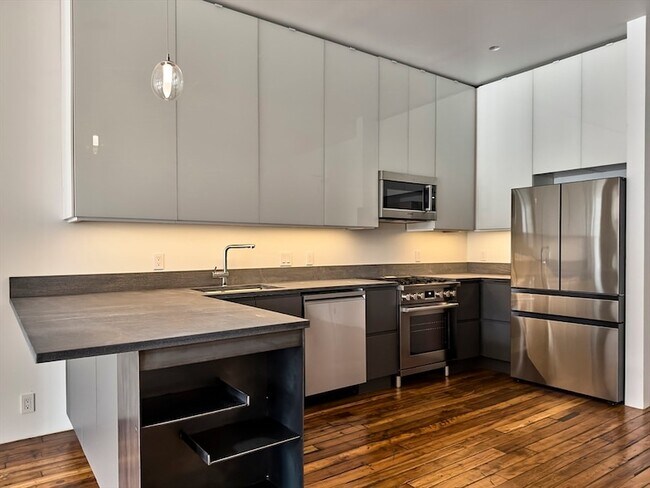 Building Photo - 520 State Rd