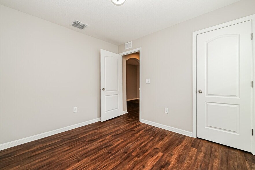 Building Photo - 720 Chatham Walk Dr