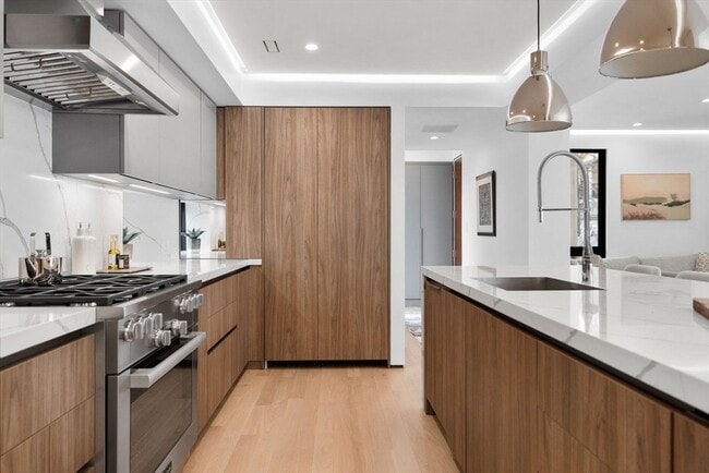 Building Photo - 80 Alpine St