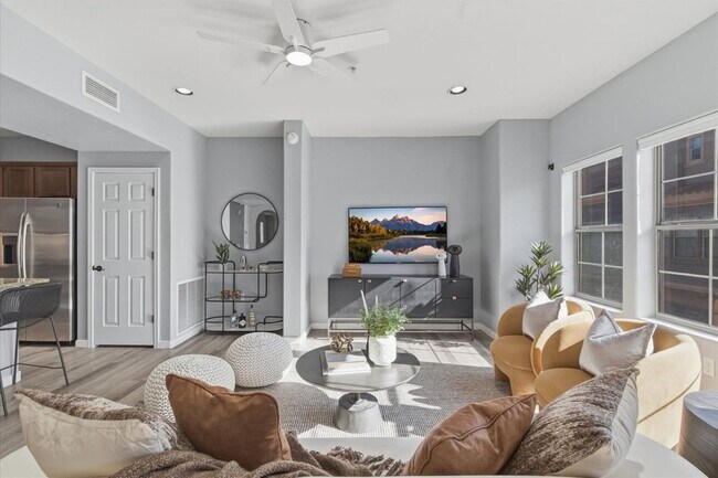 Building Photo - 3935 E Rough Rider Rd