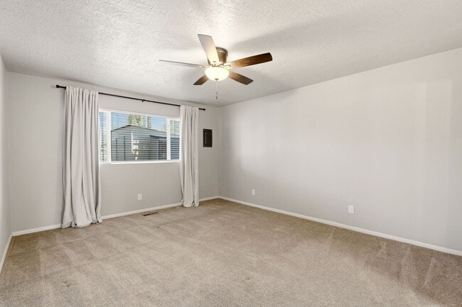 Building Photo - Exceptional Property in the NE Heights