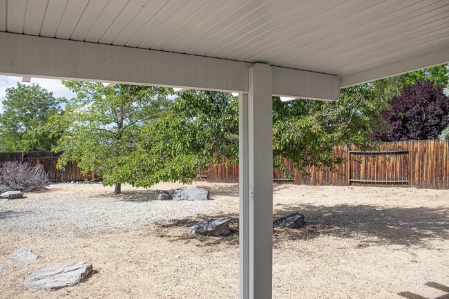 Building Photo - 3 Bed, 2 Bath, Huge Fenced Back Yard, 2-Car Garage in Wingfield Springs