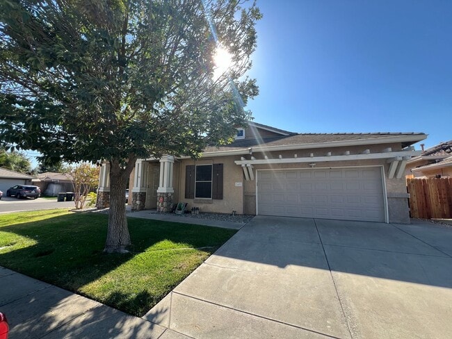 Building Photo - 4-bedroom single story located in Sylvan S...