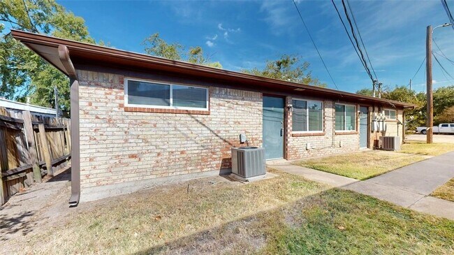 Primary Photo - 204 Lynn Dr