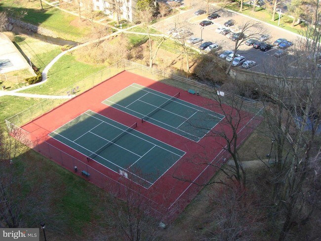 Building Photo - 10101 Grosvenor Pl