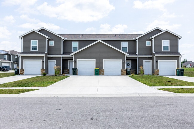 Building Photo - Prairiebrooke Townhomes