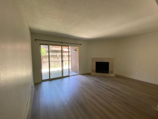 Building Photo - 1481 Parkway Dr