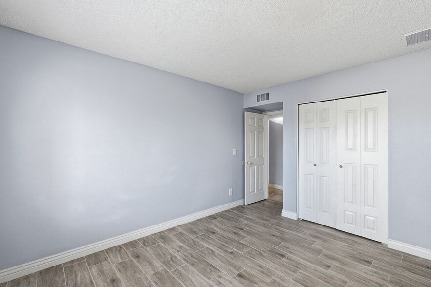 Building Photo - 17853 N 43rd Dr