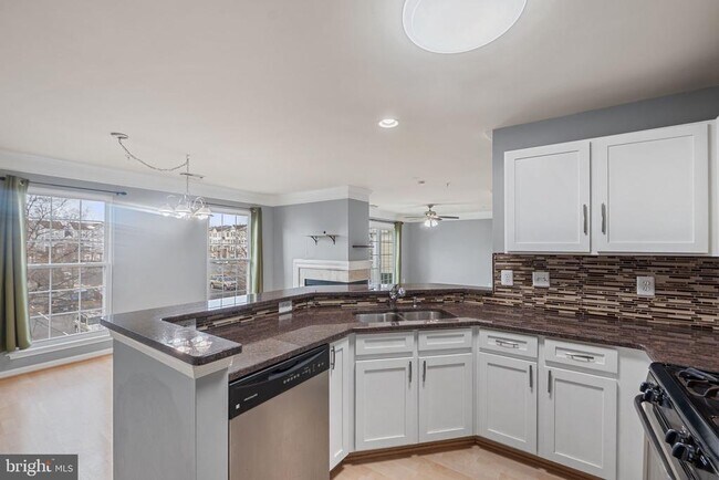 Building Photo - 46966 Courtyard Sq