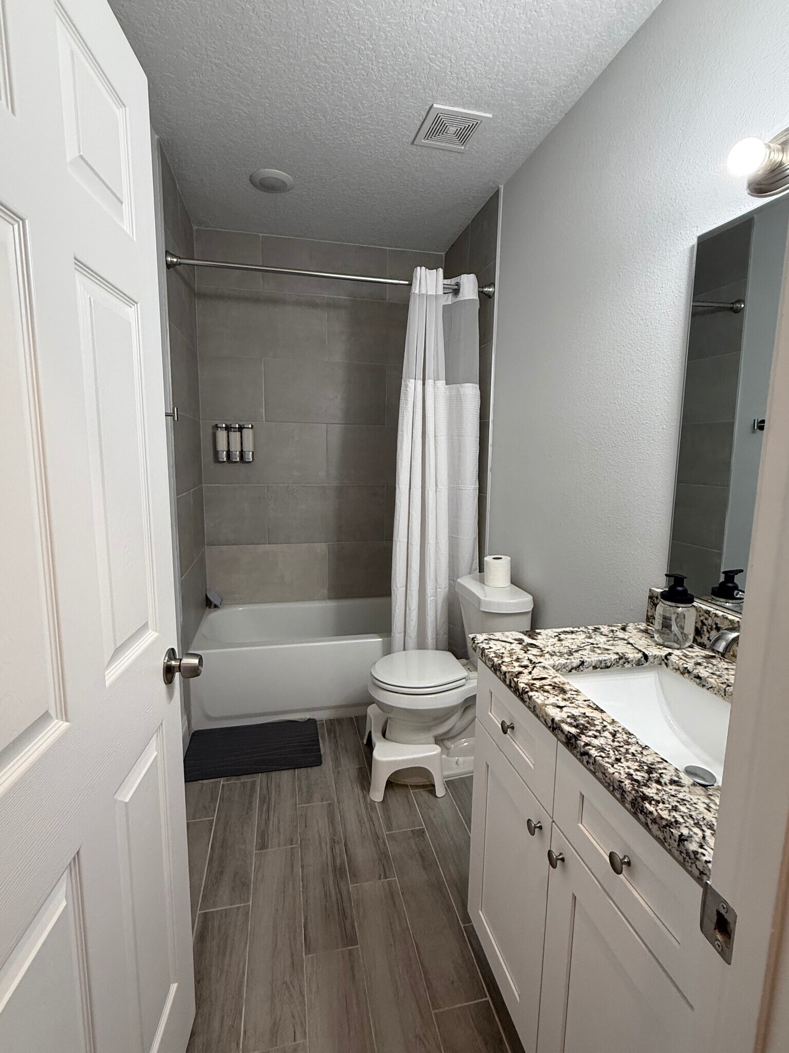 Hallway Bathroom - 1165 Eden Dr
