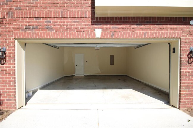 Building Photo - 13294 Kemper Rd