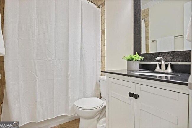 Building Photo - 911 Hollyfax Cir NE