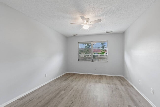 Building Photo - 314 Barlow Ave