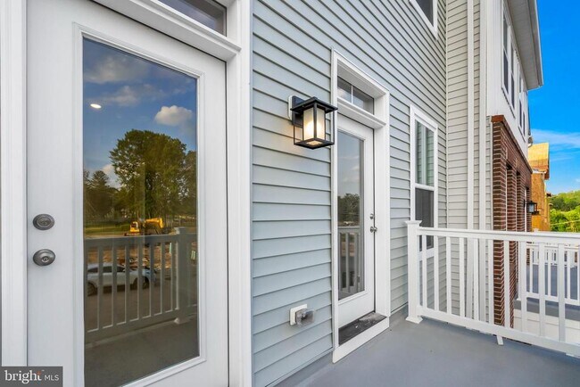 Building Photo - 808 Graphite Dr