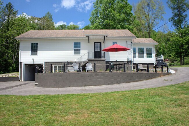 Building Photo - Knoxville 37914 - FULLY FURNISHED! 3 bedroom, 2 bath home - SHORT TERM LEASE AVAILABLE - Contact ...