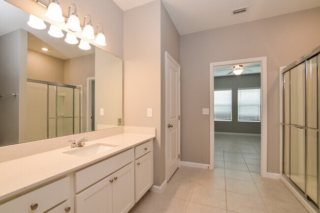 Building Photo - 2832 Granville Dr