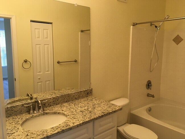 Building Photo - 12879 Madison Pointe Cir