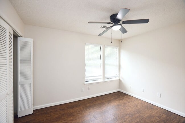 Building Photo - Stylish 3-Bedroom Home with Bonus Space an...