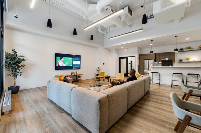 Building Photo - Cozy Studio Suite, Steps from River North & Shops