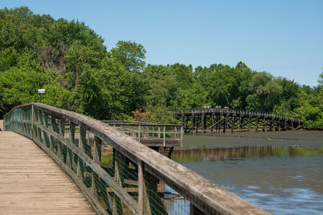 Building Photo - 1901 C St SE