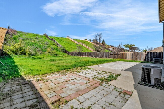 Building Photo - EXTRA LARGE HOME AND LOT... NESTLED IN THE ANTIOCH HILLS... 5 BEDS/3 BATHS/LARGE LIVING ROOM AND ...