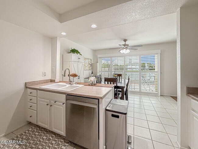 Building Photo - 560 Chapala Dr