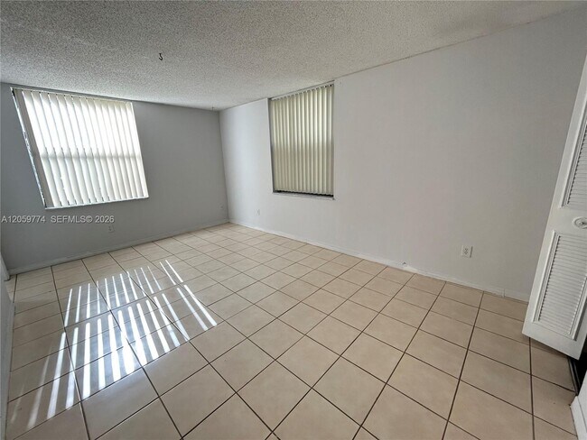 Building Photo - 14301 N Kendall Dr