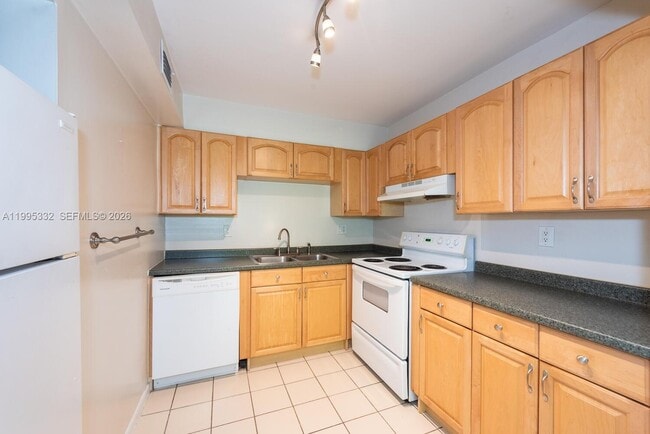 Building Photo - 5838 SW 74th Terrace