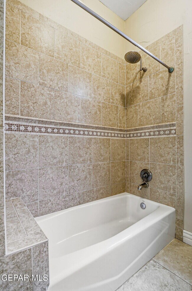 Building Photo - 724 Scott Ln