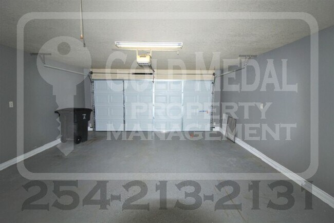 Building Photo - 401 Hedy Dr