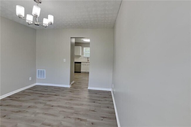 Building Photo - 3279 Deer Valley Dr NW