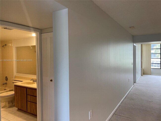 Building Photo - 1721 Whitehall Dr