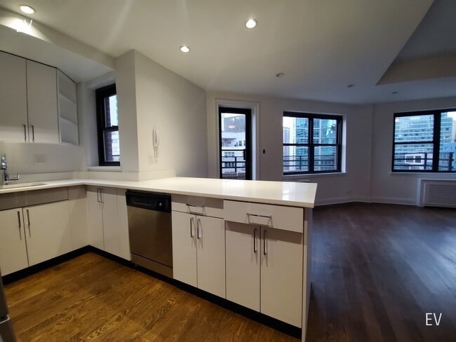 Building Photo - 157 W 57th St