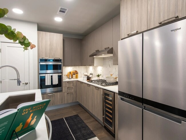 Building Photo - 510 W 20th St