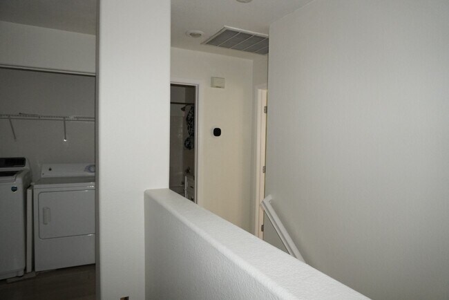 Building Photo - 4 Bedroom Home in Henderson NV!
