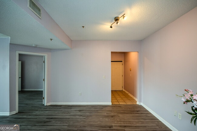Building Photo - 955 Juniper St NE