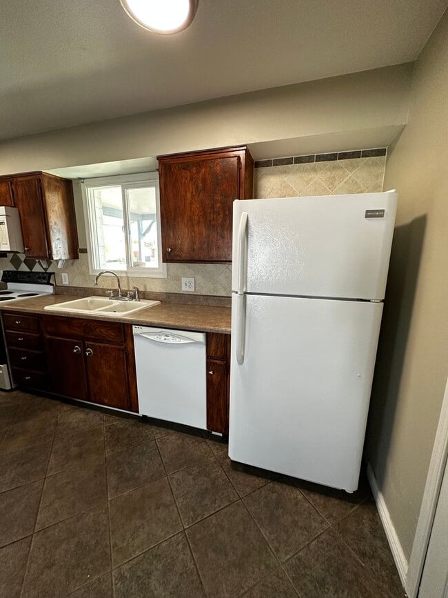 Building Photo - 3 BED ROOM HOME IN MESA WITH NO HOA