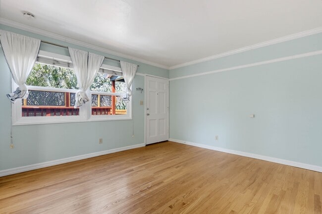 Building Photo - 4447 Dawson Ave