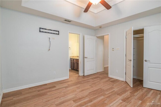 Building Photo - 3818 Oregon Dr