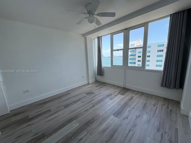 Building Photo - 7545 E Treasure Dr
