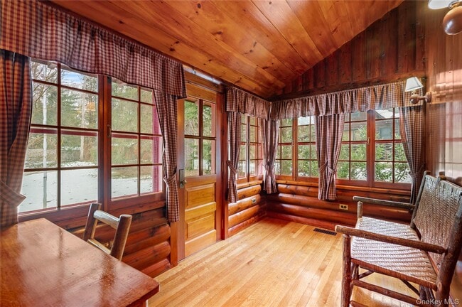 Building Photo - 6 Alpine Rd