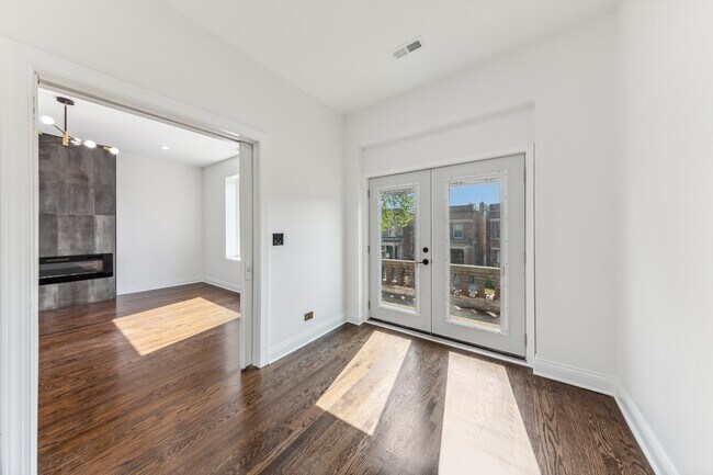 Building Photo - 6227 S Langley Ave