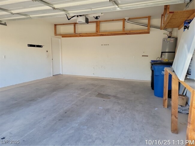 Building Photo - 201 Crown Imperial St