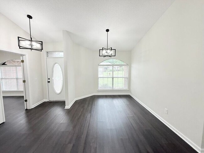 Building Photo - 5102 Brookside Dr