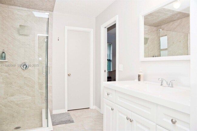 Building Photo - 722 SE Thanksgiving Ave