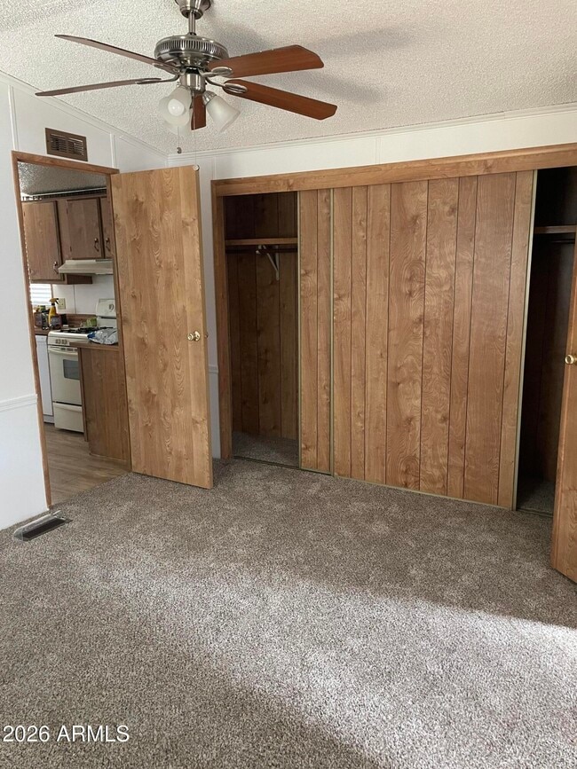 Building Photo - 415 E Villa Theresa Dr